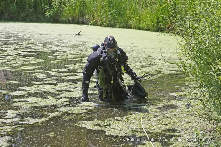 Duikers halen buit van inbrekers boven water in Overveen