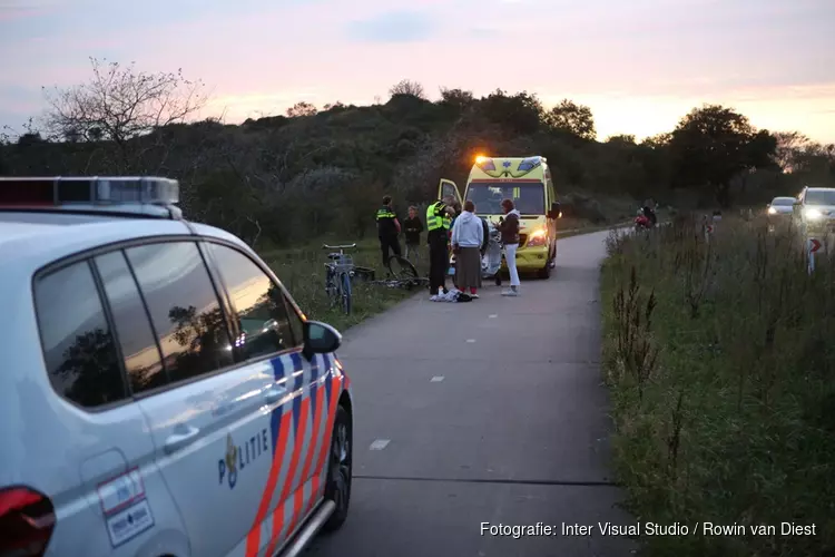 Vrouw gewond na aanrijding met scooter langs Zeeweg in Overveen