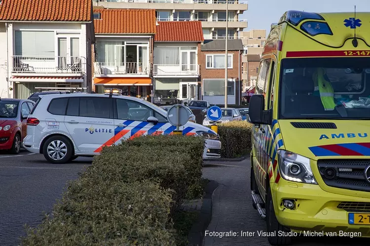 Wielrenner gewond na botsing tegen openslaande deur in Zandvoort