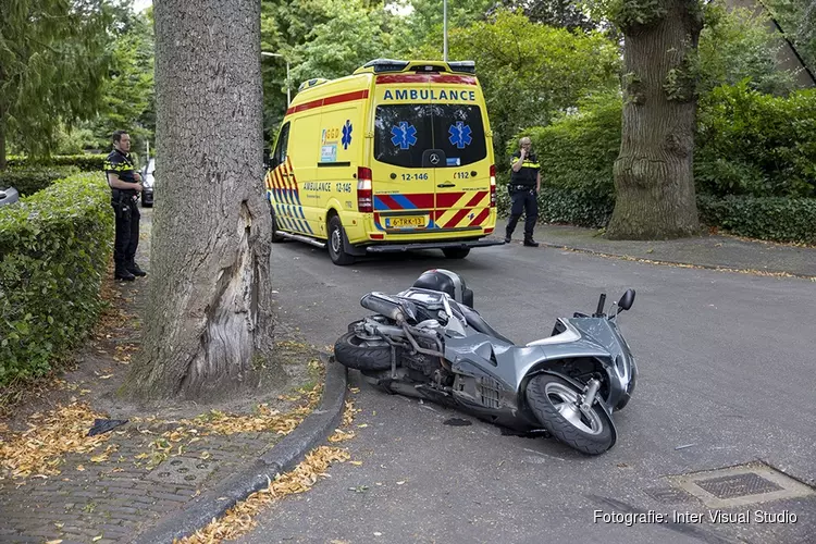 Motorrijder gewond na aanrijding met auto in Aerdenhout