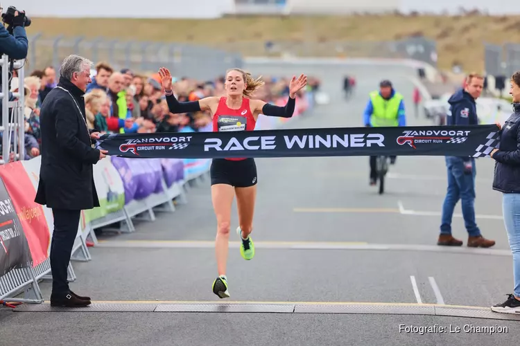 Recordaantal hardlopers geniet van 14e editie Zandvoort Circuit Run. Douma en Koster winnen de 12 km