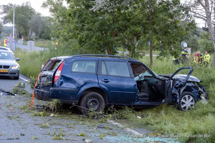 Auto crasht op Zeeweg in Overveen